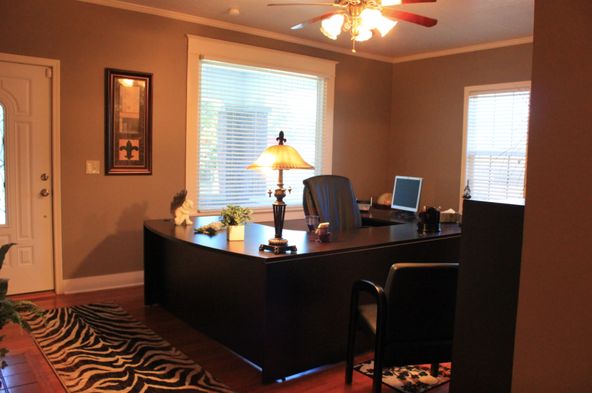 1292 N Highland Ave, Jackson, TN 38301